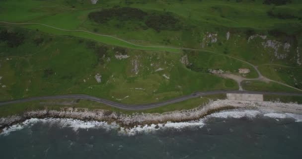 Aerial, Coast Road, Coastal Line, Irlanda do Norte - Versão nativa — Vídeo de Stock