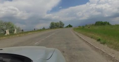 Bir köprü sürücüler bir arabanın penceresinden görüntülemek