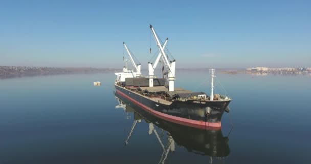 干货船或货船装载挖泥船景观上午鸟瞰图 — 图库视频影像