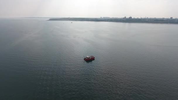 Luchtzicht Vanuit Drone Rode Catamaran Bemande Oceanologische Onderzoeksschip Staat Buurt — Stockvideo