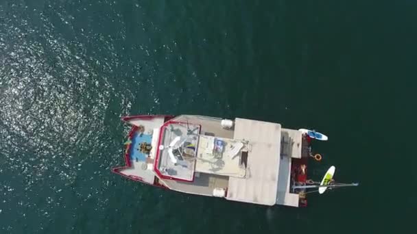 Widok Góry Obszar Morza Oceanu Czerwony Statek Katamaran — Wideo stockowe