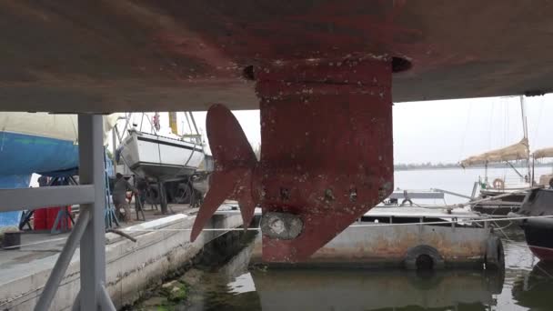 Mykolaiv Ukraine 2019 Schraube Der Yacht Überwuchert Mit Muscheln Vordergrund — Stockvideo