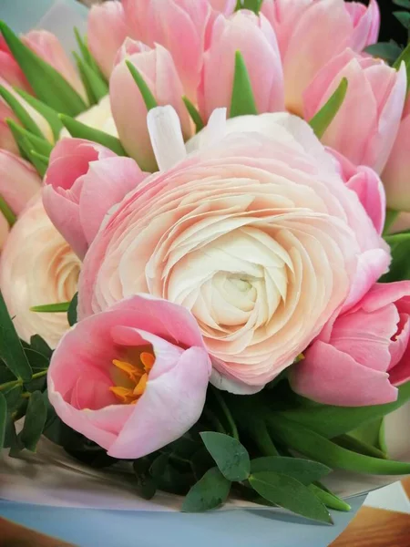 Delicato Bouquet Rosa Con Tulipani Peonie — Foto Stock