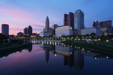 Columbus Ohio gün batımında ufuk çizgisi