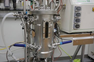 Biyoteknoloji laboratuvarında kullanılan Paslanmaz Çelik biyo-reaktör.         