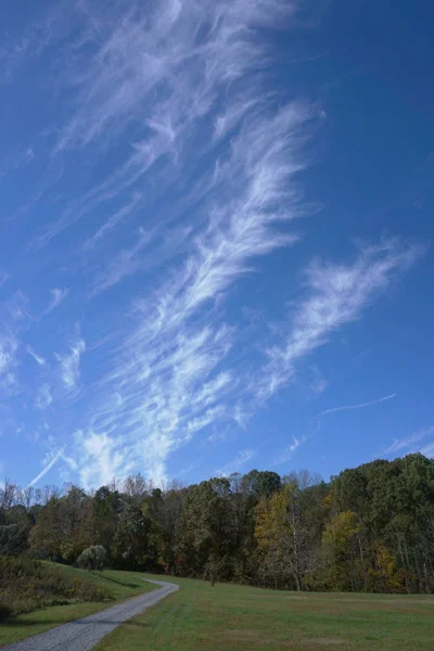 Gravel Road Field Blue Sky Filled Mares Tails Cirrus Uncinus — Stock Photo, Image