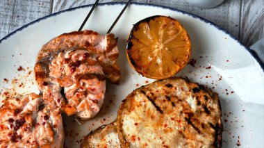 Limonlu ızgara somon.