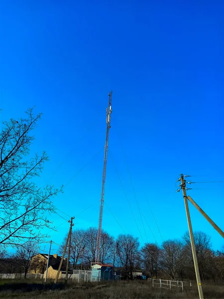 Torre del teléfono celular de un operador de telefonía móvil —  Fotos de Stock