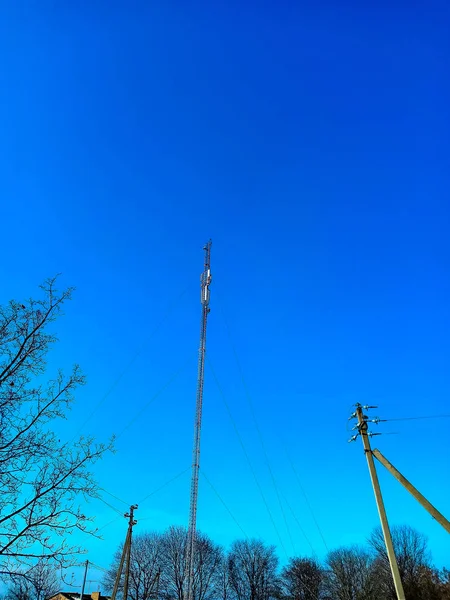 Torre del telefono cellulare di un operatore mobile — Foto Stock
