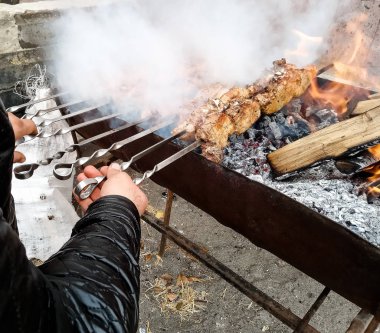 Köyün gününü kutluyoruz, kömürsüz kebaplar nasıl...