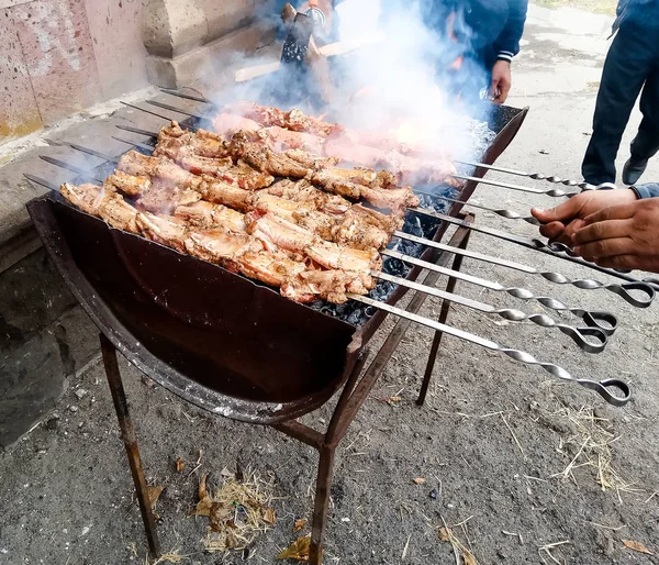 We celebrate the village day, how can kebabs without charcoal on