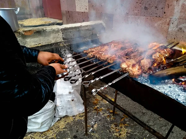 We celebrate the village day, how can kebabs without charcoal on