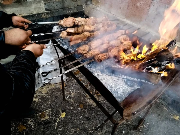 We celebrate the village day, how can kebabs without charcoal on — Stock Photo, Image