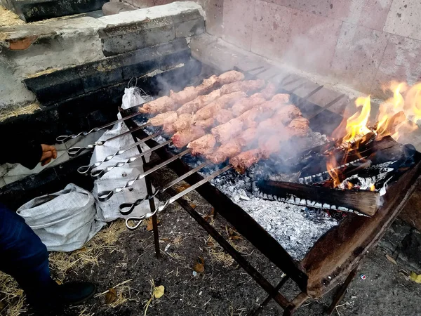 We celebrate the village day, how can kebabs without charcoal on — Stock Photo, Image