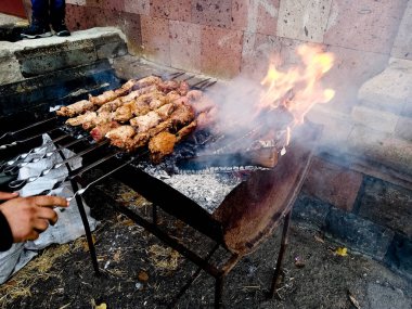 Köyün gününü kutluyoruz, kömürsüz kebaplar nasıl...