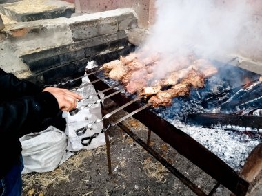 Köyün gününü kutluyoruz, kömürsüz kebaplar nasıl...