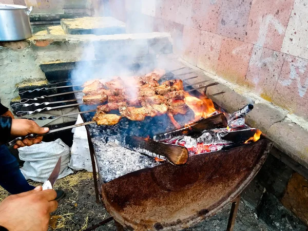 We celebrate the village day, how can kebabs without charcoal on
