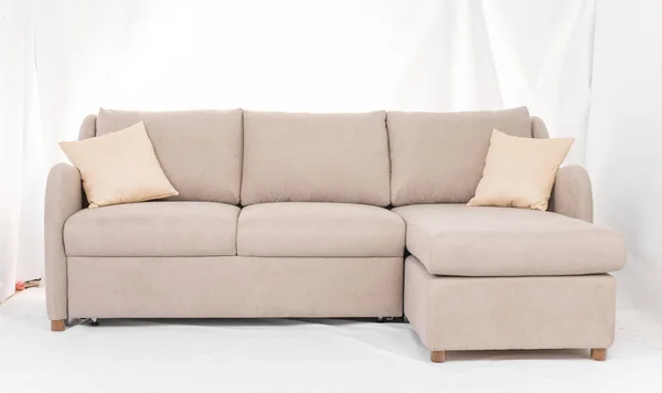 Studio girato di un divano moderno grigio isolato su sfondo bianco — Foto Stock