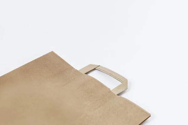 牛皮纸袋褐色在白色背景上 空纸袋用于包装产品 环境保护 生态概念 — 图库照片