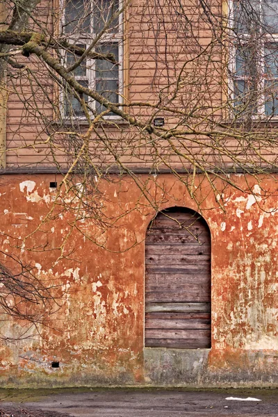 Porta bloqueada na parede — Fotografia de Stock