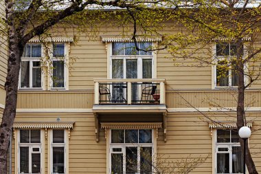 İkinci kattaki balkon