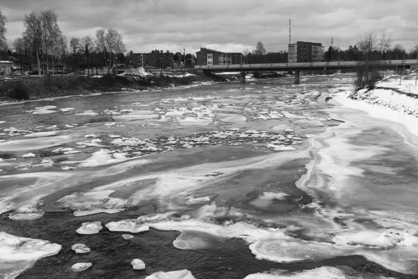 Das Flusseis Nordfinnland Schmilzt Langsam Gibt Interessante Formationen Schmelzenden Eis — Stockfoto