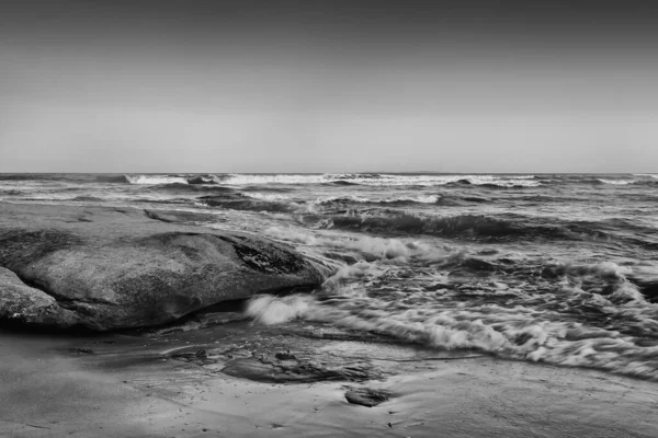 Oceaangolven Spatten Naar Rotsen Bij Caloundra Queensland Australië — Stockfoto