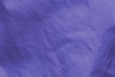 Mor rengin eşit olmayan aydınlatma kumaşı.