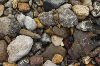 farklı renk ve şekillerde küçük taşların dokusu
