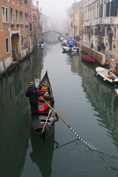 Venedig Italien 2018 Venedigs Kanaler Med Gondoler Vintern — Stockfoto