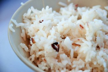 Bir kase pirinç karbonhidratı