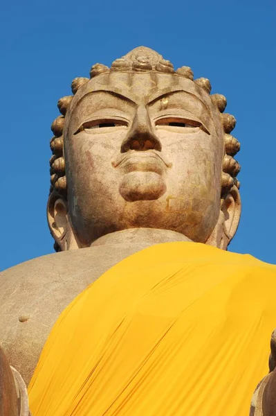 Der Goldene Buddha Auf Dem Berg — Stockfoto