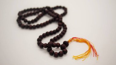 Tahta boncuk meditasyon için sayılıyor