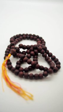 Tahta boncuk meditasyon için sayılıyor
