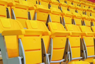 Kapalı stadyumdaki oturma.