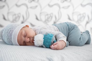 Bebek. Güzel küçük bir çocuk portresi. Gülen bebek 