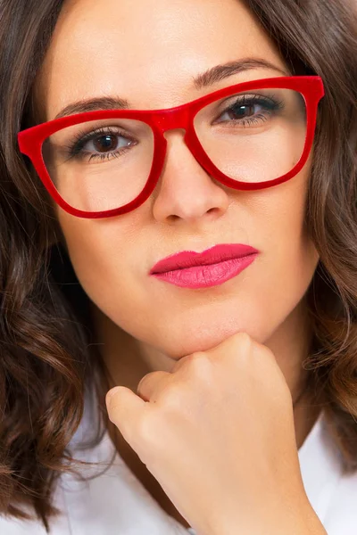 Porträt einer schönen Frau mit Brille Nahaufnahme — Stockfoto