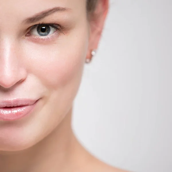 Portret Van Een Mooie Jonge Vrouw Vrouwelijke Gezicht Close — Stockfoto