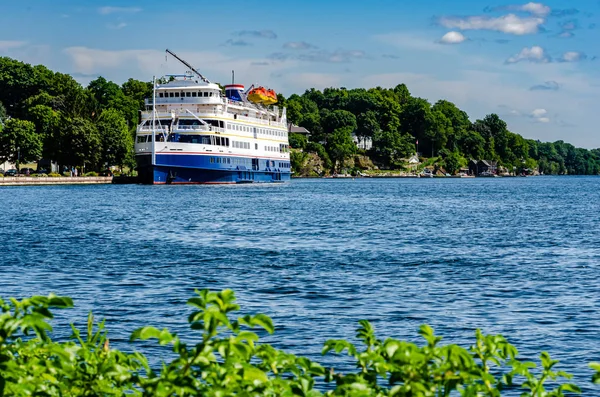 Navio de cruzeiro atracado em Brockville, nas mil ilhas . — Fotografia de Stock