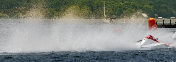 Panorama Eines Wasserflugzeug Rennbootes Mit Dem Hahnenschwanz Aus Gischt Als — Stockfoto