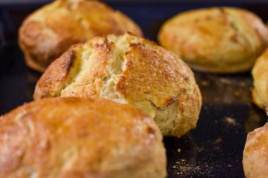 Ev yapımı fırınlanmış çörekler.