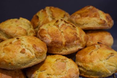 Ev yapımı fırınlanmış çörekler.