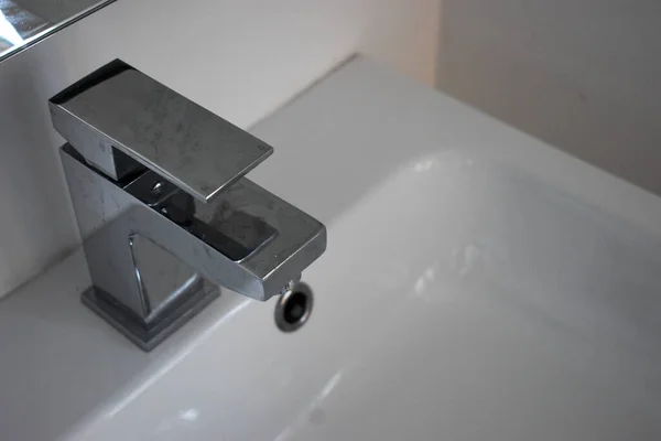 Banyo Musluğuna Yakın Çekim Yıkama Hijyen Kavramı — Stok fotoğraf