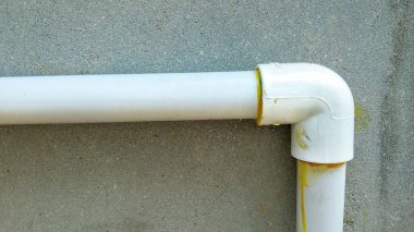 Dirsek kullanarak PVC boru tesisatının yönünü değiştirip duvar, tesisatçı ve tesisat konseptini kopyalamak için metin alanı oluşturuyorum.