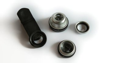 Cep telefonu için mercek kiti, akıllı telefon kamerası için modern teknoloji akıllı lens kiti beyaz arka planda izole 