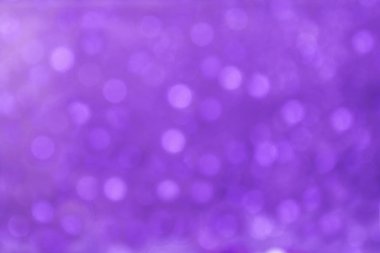 Parlayan ışıklar arka planda. Odaklanamadı