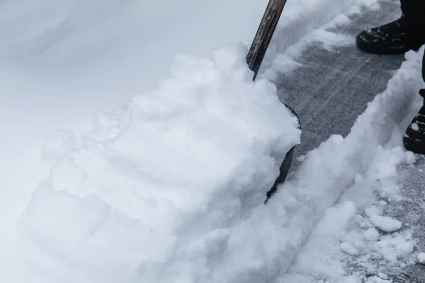 Homem Limpa Pista Neve — Fotografia de Stock