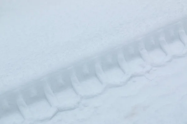 Trilha Diagonal Pneu Carro Neve Branca Pura — Fotografia de Stock