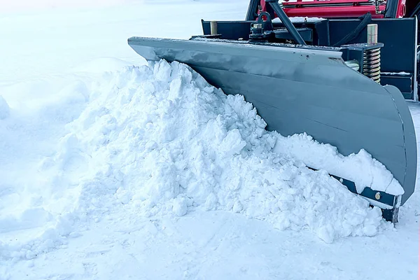 Ведро Снегоочистителя Толкает Кучу Снега Дороги Парке Крупным Планом — стоковое фото