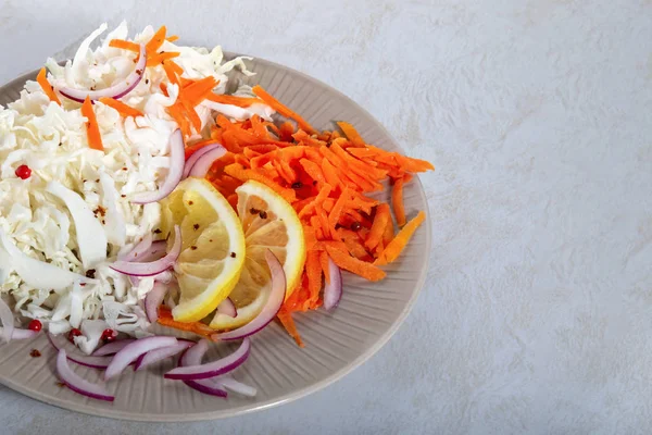 Fresh cabbage salad with carrots and onion. Top view — Stock Photo, Image